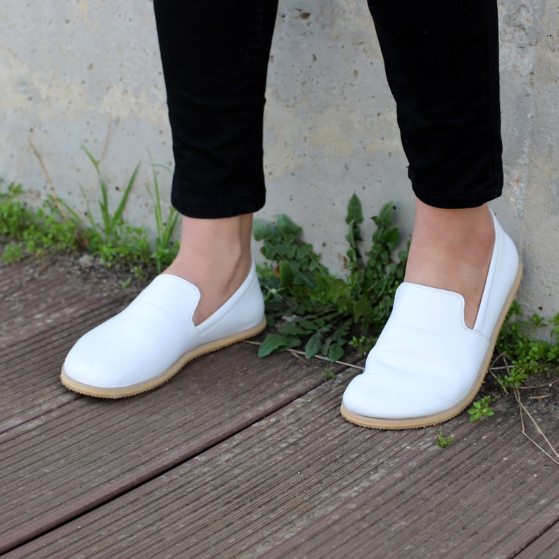 Barfußschuhe Frauen, personalisierte Minimalist Handmade Zero Drop Schuhe, Lederschuhe mit breiter Zehenbox, Loafers Schuhe Frauen, Nebel Weiß Bild 5