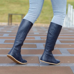 Lange laarzen dames, blote voeten, handgemaakte leren laarzen zero drop, brede neus met laarzen met rits, diep marineblauw