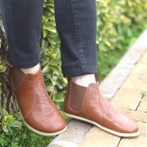 Handmade Leather Men&#39;s Barefoot Chelsea Boots: Elegant Brown Zero Drop