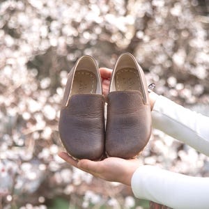 Leather Grounding Shoes: Women&#39;s Wide Barefoot Earthing Shoes, Charm Brown