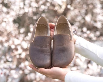 Sapatos de aterramento de couro: Sapatos de aterramento femininos largos e descalços, Charm Brown