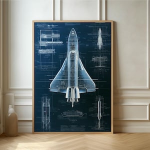 Peut inclure: Une illustration de style plan d'une navette spatiale sur un fond bleu foncé. La navette est représentée en détail, avec ses ailes, ses moteurs et ses autres composants visibles. Le plan est entouré de plus petits diagrammes des différentes parties de la navette.