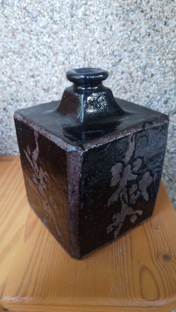 Vase Asian black made of clay ceramic vase pottery handmade hand-made