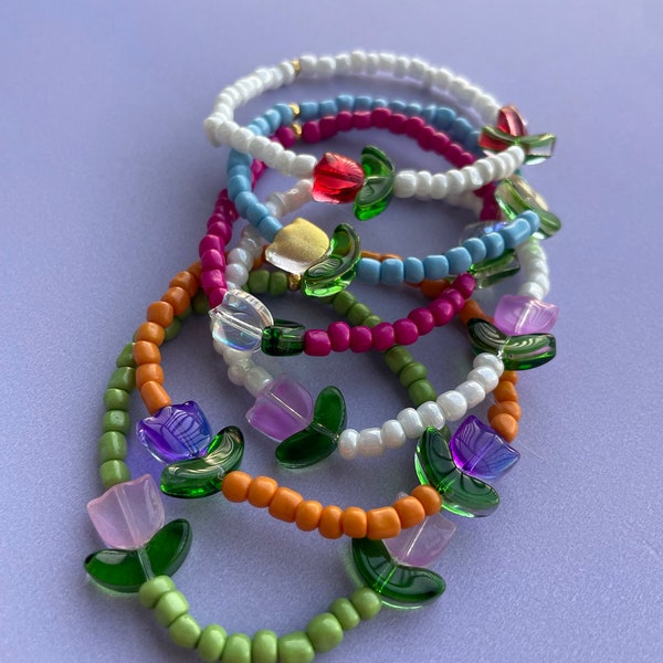 Tulip glass bead bracelet, Floral jewelry, Coquette jewelry, fairy core jewelry, Handcrafted bracelets, Multicolor bracelets