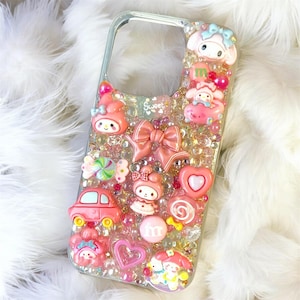 Funda para iPhone 15 Sanrio Custom Decoden Luxe