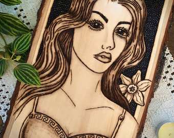 Handgefertigte Pyrographie-Kunst: Persephone Griechische Göttin auf Linde