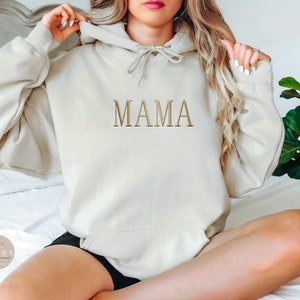Embroidered Mama Sweatshirt with Kid Name on Sleeve, Personalized Mom Sweatshirt, Minimalist, Mommy Sweater, Mother's Day Gift, Women 201