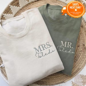 Sweat-shirt brodé Mme personnalisé, pull Mme, cadeau pour la mariée, nom de famille de la future Mme et M. Mme, cadeau de fiançailles, épouse de son mari X1, X46