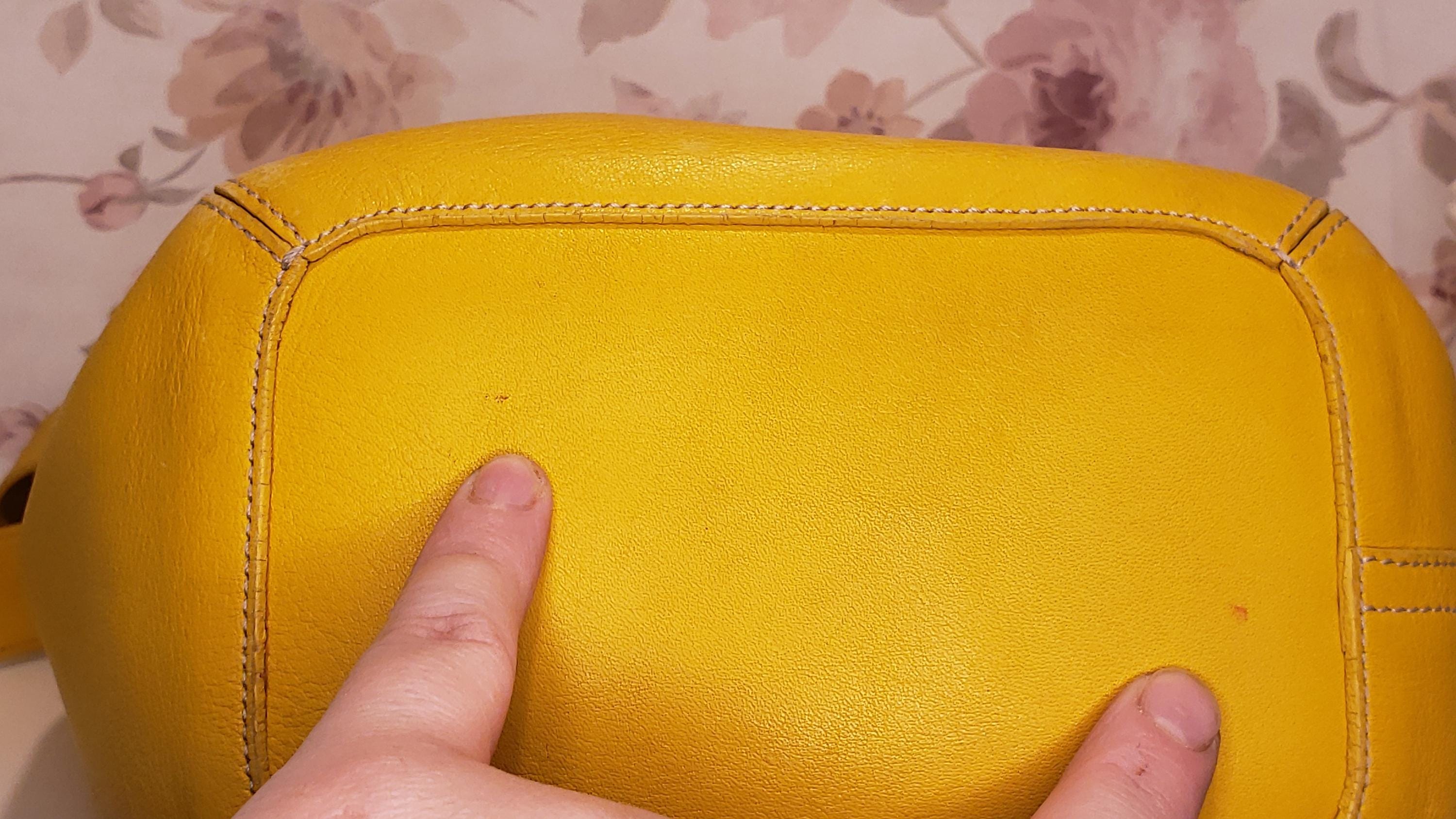 Vintage COACH Soho Yellow Leather Duffle Sac Shoulder Crossbody 