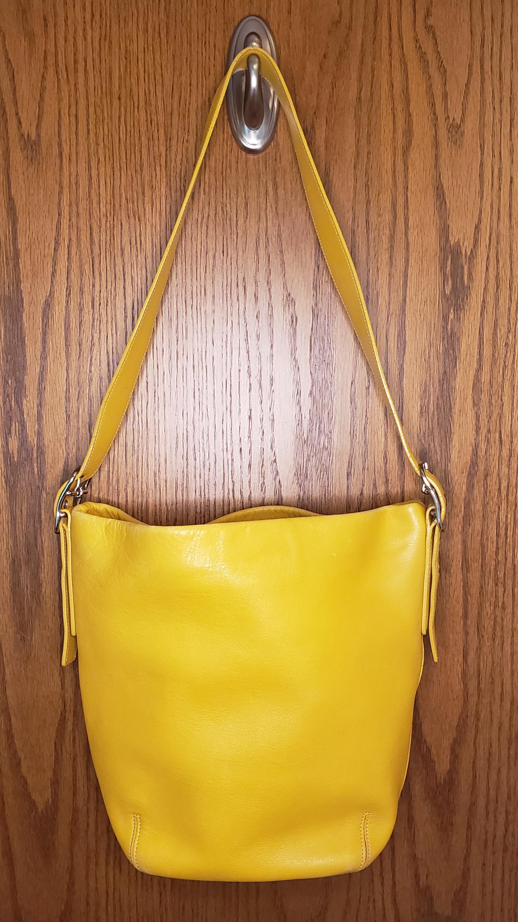 Vintage COACH Soho Yellow Leather Duffle Sac Shoulder Crossbody 
