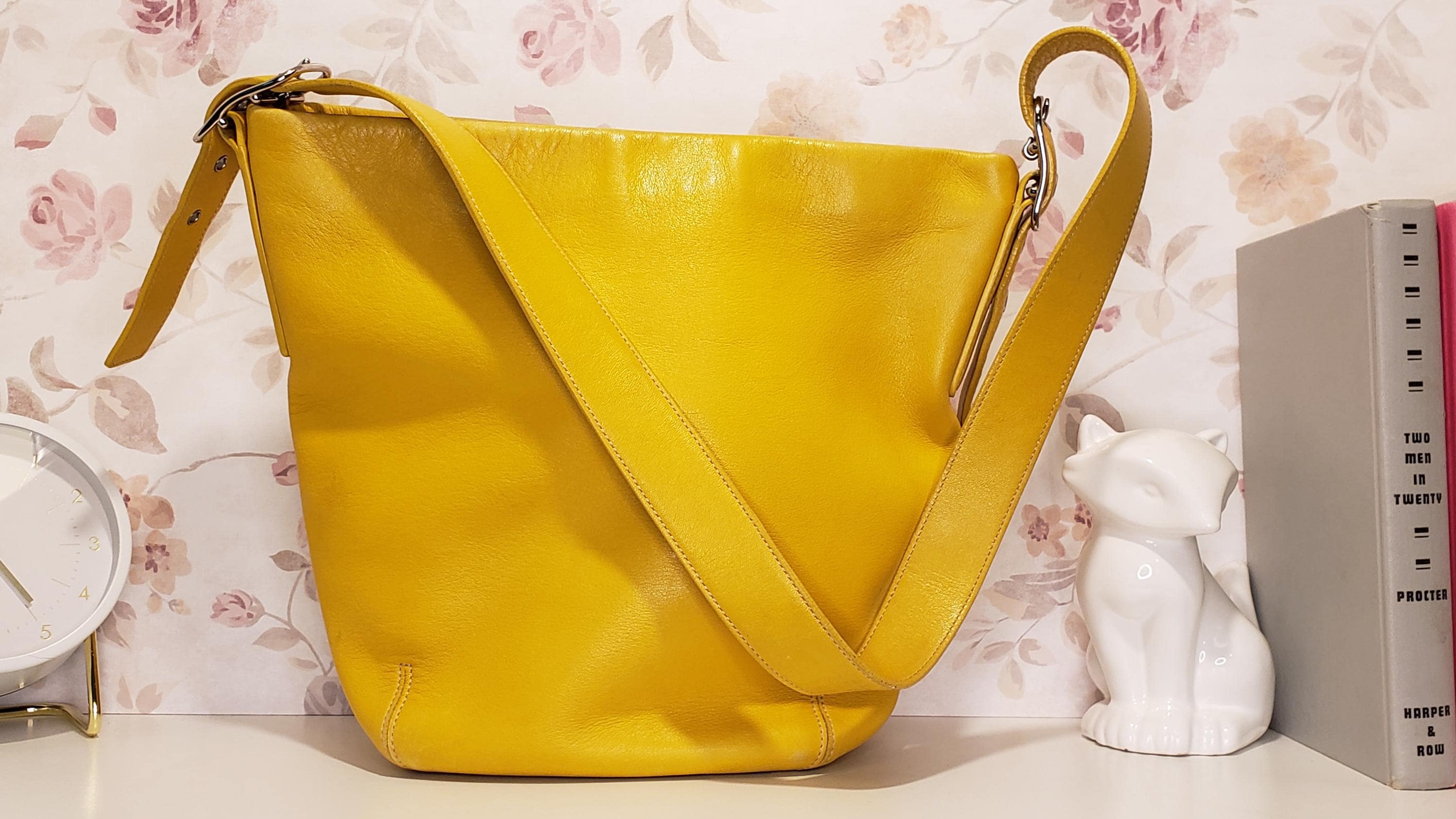Vintage COACH Soho Yellow Leather Duffle Sac Shoulder Crossbody 