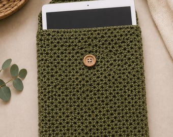 Moss Stitch Crochet Tablet Sleeve Pattern, Modern Button Closure (PDF Download)