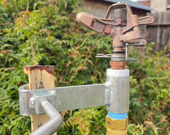 Meridian 627500 T-Post Sprinkler – Robust, Mit Metall-Impulskopf, Für Zäune & Rasen