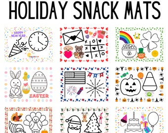 Könnte beinhalten: Satz von neun schwarz-weißen Snack-Untersetzern mit verschiedenen Feiertagsmotiven. Die Untersetzer zeigen Bilder einer Uhr, eines Briefes, eines Regenbogens, eines Kürbisses, eines Truthahns, eines Weihnachtsbaums und einer Geburtstagstorte.