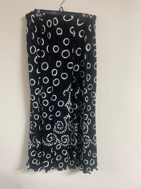 Black and white vintage skirts 2025
