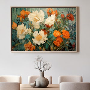 Puede incluir: Una pintura enmarcada de un ramo de flores blancas y naranjas. Las flores están dispuestas en un jarrón y están rodeadas de hojas verdes. La pintura está sobre un fondo azul claro.