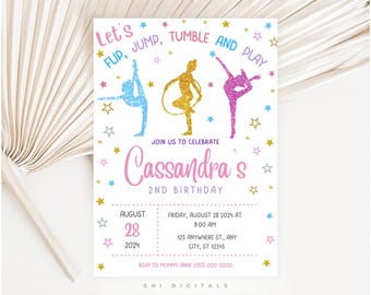 Peut inclure: Une invitation de fête de 2e anniversaire en paillettes roses, bleues et dorées. L'invitation comporte le texte "Let's Flip, Jump, Tumble and Play" et "Cassandra's 2nd Birthday". L'invitation comprend également une date et une heure pour la fête, ainsi qu'un numéro de téléphone pour RSVP.