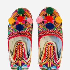 babouches originales confortables , pantoufles, chaussures ethniques, chaussures artisanales, cadeau unique pour pied, mode décontracté, image 1