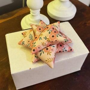 Mother&#39;s Day Gift Bow Floral Theme Ribbon Bow for Presents Ribbon Gift Bow for Mom or Friend Pink Flower Star Shaped Gift Bow for Birthday