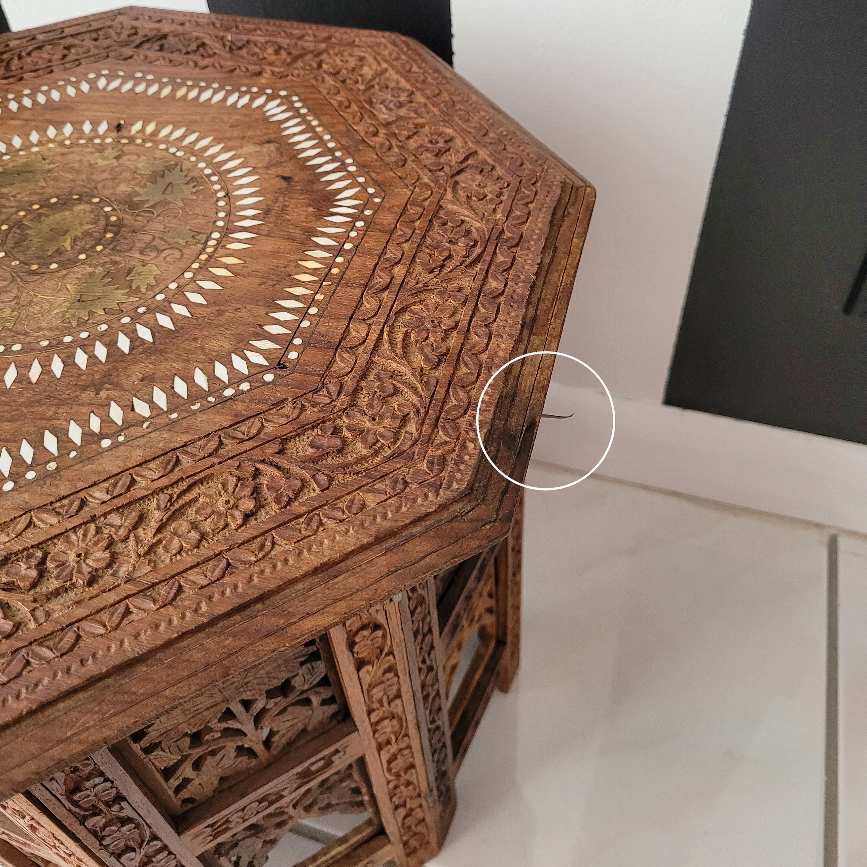 ヴィンテージ　MOROCCAN side table Vintage Moroccan-style Side Table, Intricately Carved Wood