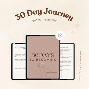 Puede incluir: Un producto de descarga digital con el título "30 Day Journey To Your Highest Self". La imagen muestra tres tabletas, una con un lápiz óptico, que muestran la portada del diario y páginas de muestra. La portada dice "30 Days To Becoming her".