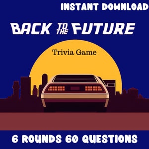 Pode incluir: Um download digital de um jogo de perguntas e respostas de De Volta para o Futuro com 6 rodadas e 60 perguntas. O jogo apresenta um pôr do sol amarelo e uma silhueta do DeLorean.