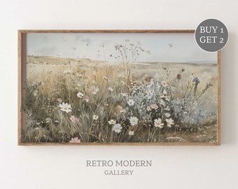 Könnte beinhalten: Ein gerahmtes Aquarellbild eines Feldes mit Wildblumen in Weiß-, Rosa- und Blautönen. Das Feld liegt vor einem nebeligen blauen Himmel mit einem fernen Horizont. Das Bild ist in einem hellbraunen Holzrahmen gerahmt.
