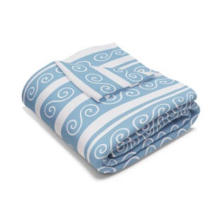 Cozy Arctic Fleece Blanket: Soft Plush Throw - Winter Comfort