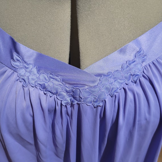 Pair of  Vintage Vanity Fair Nightgowns large sle… - image 7