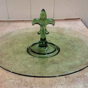 Fostoria Fleur De Lis groene uraniumschotel of lekkernijbak 11 inch breed