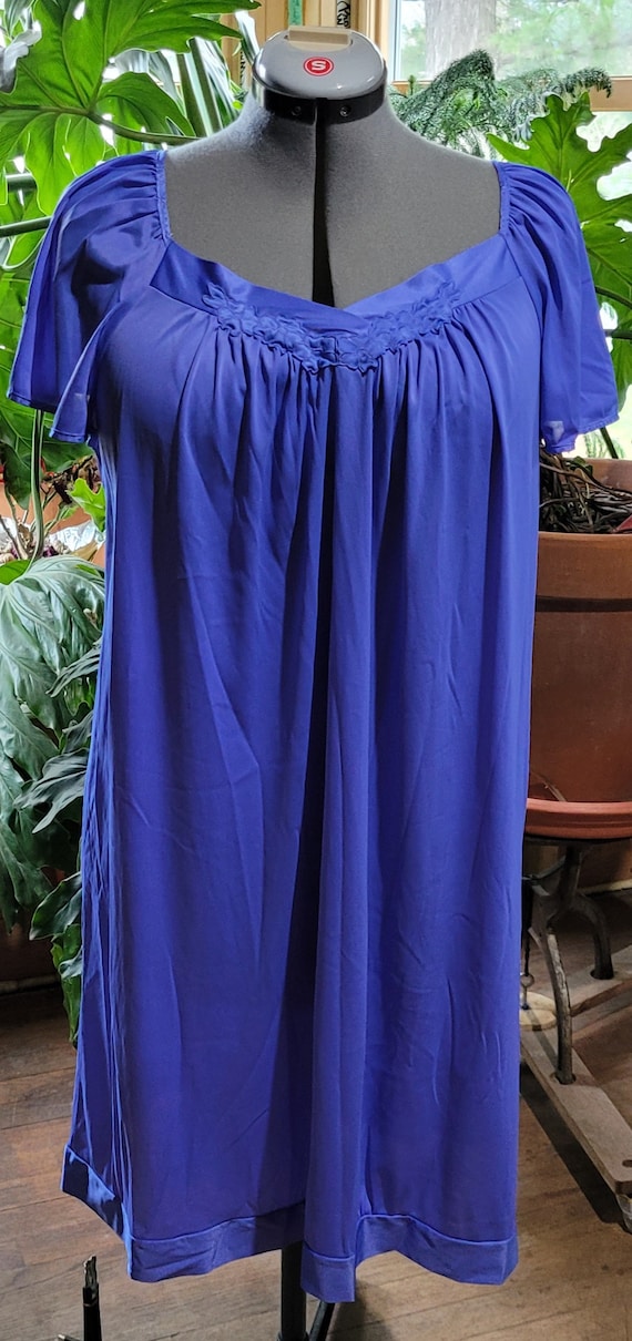 Pair of  Vintage Vanity Fair Nightgowns large sle… - image 6