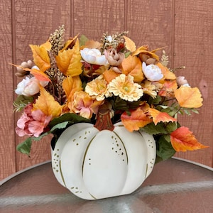 Fall Table Arrangement, Seasonal Home Decor, Thanksgiving Table Centerpiece, Pumpkin Floral Leaf Arrangement, Autumn Decor