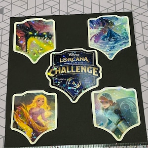 Disney Lorcana Herausforderung | DLC | Abziehbilder Aufkleber | Wasserdichtes Vinyl | Tolles Geschenk | Gedenk-Veranstaltung | Angebote | Alle Orte | Jahr 2024