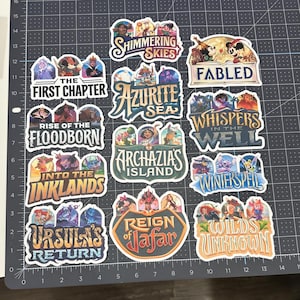 Conjunto de calcomanías gráficas para carpetas Lorcana / Pegatinas / Desde el primer capítulo hasta el Hechizo de Invierno / Calcomanías de vinilo impermeables / Cajas organizadoras para carpetas