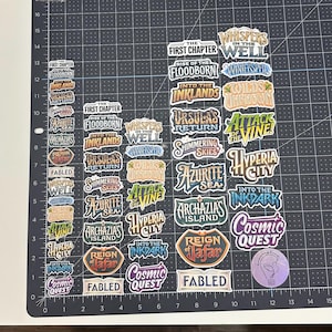 Lorcana ringbandrugstickers | Stickers | Waterdichte vinylstickers van het eerste hoofdstuk tot en met Cosmic Quest | Diverse maten | Organiseer | Cadeau