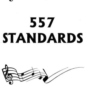 Könnte beinhalten: Schwarz-weiße Grafik mit Noten und dem Text "557 STANDARDS IN C." Das Design beinhaltet Violinschlüssel und Noten, was auf ein musikalisches Thema hindeutet. Der Text ist fett und klar.