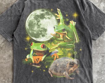 Three Frogs Retro Graphic T-Shirt, Vintage Comfort Colors Frog Moon Shirt, Naturecore Tee, 90s Frog Lover Gift, Celestial graphic Shirt R241