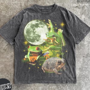 Three Frogs Retro Graphic T-Shirt, Vintage Comfort Colors Frog Moon Shirt, Naturecore Tee, 90s Frog Lover Gift, Celestial graphic Shirt R241