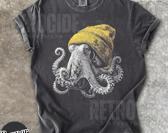 Retro 90s Octopus Wearing Beanie T-shirt, Vintage Winter Octopus Unisex T-shirt, Ocean Nature Tee, Marine Life Graphic Top R928