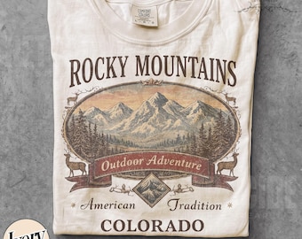 Camiseta vintage de las Montañas Rocosas de Colorado, camiseta gráfica de descubrimiento al aire libre, camiseta de senderismo de montaña de los 90, Comfort Colors® Ivory Nature Top R864