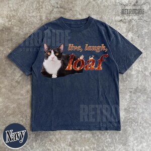Camiseta unisex "Live Laugh Loaf Comfort Colors", divertida camiseta con meme de gato, divertida camiseta de gato, extraña camiseta, camiseta gráfica vintage "Unhinged" R380 imagen 7