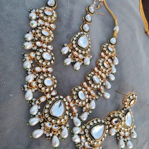 Traditional Indian bridal kundan necklace with matching earrings and maangtika