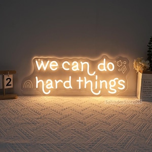 Neon We Can Do Hard Things, Znak z inspirującym cytatem, Neonowa tablica inspiracji w klasie, Naklejka na bibliotekę szkolną, Neonowa tablica w klasie