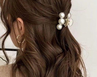 Griffe de cheveux faite à la main pour femmes, décor de fausses perles blanches