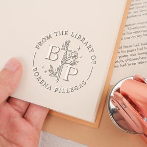 Buch Prägestempel Personalisiert, Benutzerdefiniert Aus der Bibliothek für Buchpräger, Buchstempel, Bibliothek Prägestempel, Ex Libris, Geschenk für Buchliebhaber