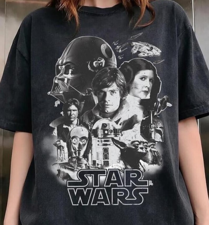 Star Wars Character Shirt, Star Wars Disney Balloon Tee, Star Wars gift, Baby Yoda and Mandalorian, Star war Disneyland Vacation afbeelding 1