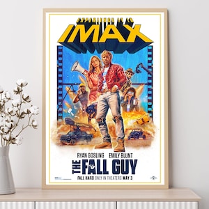 Peut inclure: Affiche de film pour la comédie d'action "The Fall Guy" avec Ryan Gosling et Emily Blunt. L'affiche présente une illustration colorée des acteurs dans une scène du film. Le texte "Experience it in IMAX" est en haut de l'affiche. L'affiche indique également la date de sortie "May 3".