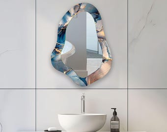 Asymmetrische blauwe glazen spiegel: golvende handgemaakte badkamerwanddecoratie