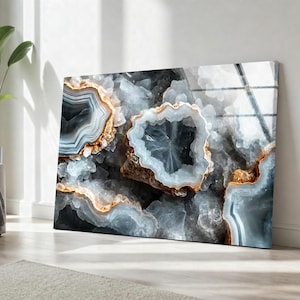 Arte mural de geoda gris en vidrio templado, lámina de cueva de cristal de ágata azul hielo, obra de arte abstracta de minerales con detalles dorados horizontales.