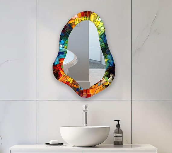 ステンドグラスの非対称壁掛けミラー：モダンな強化ガラスデザイン